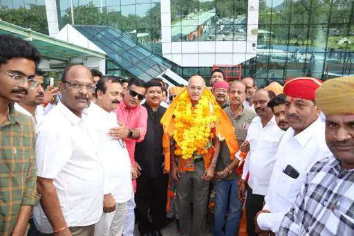 विश्वराज सिंह ने उदयपुर में मां से लिया आशीर्वाद:बोले अभी पार्टी ज्वॉइन की, भूमिका जो पार्टी तय करेगी वहीं होगी, उत्साह बहुत कुछ बयां कर रहा है