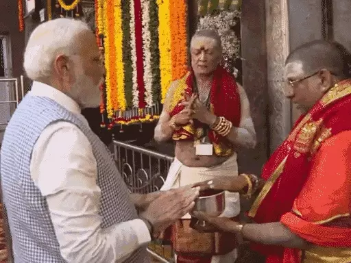 PM ने तेलंगाना के उज्जयिनी महाकाली मंदिर में पूजा की