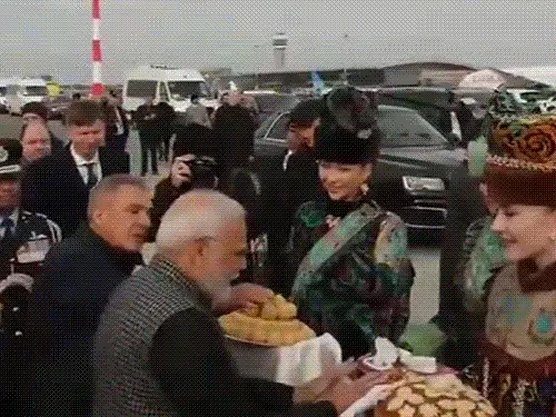 PM मोदी रूस पहुंचे, आज पुतिन से मिलेंगे