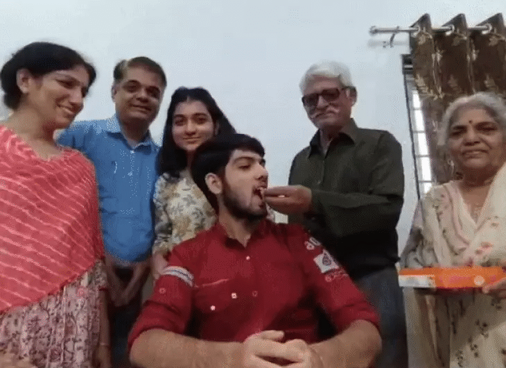 स्कूल टॉपर हिमांशी बोली-सेल्फ स्टडी पर फोकस रहा