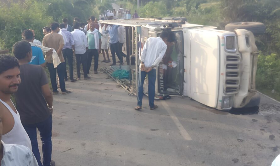 लसाड़िया हादसा: 17 घायल, भाजपा प्रत्याशी कन्हैयालाल मीणा ने खुद उठाकर पहुंचाए अस्पताल…