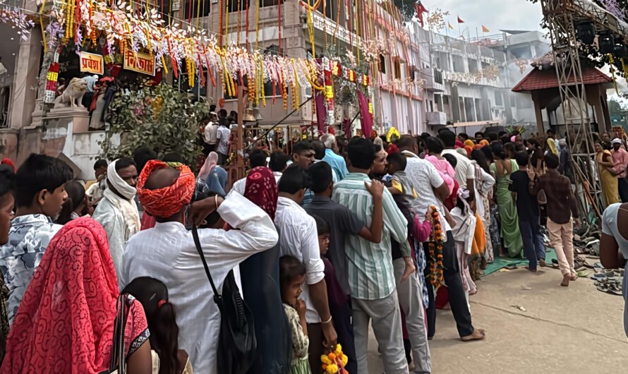 ईडाणा माताजी में उमड़ा श्रद्धा का जनसैलाब, मंदिर से बाहर तक लगी लंबी कतार और दो किमी दूर खड़ी करनी पड़ी गाड़ियां…