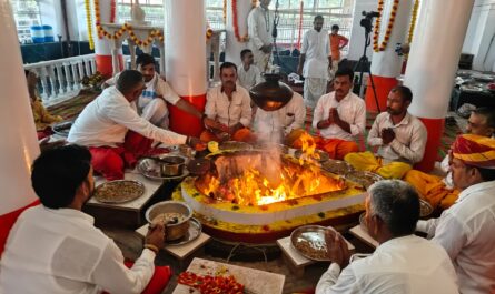 ईडाणा माताजी में शारदीय नवरात्र महोत्सव के तहत आयोजित दस दिवसीय धार्मिक कार्यक्रम का समापन विजयादशमी पर शतचंडी महायज्ञ की पूर्णाहुति के साथ हुआ